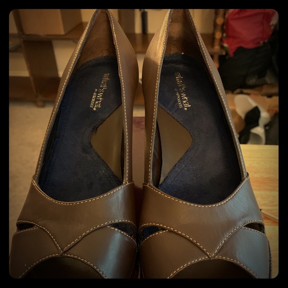 Women’s heels - Picture 1 of 2